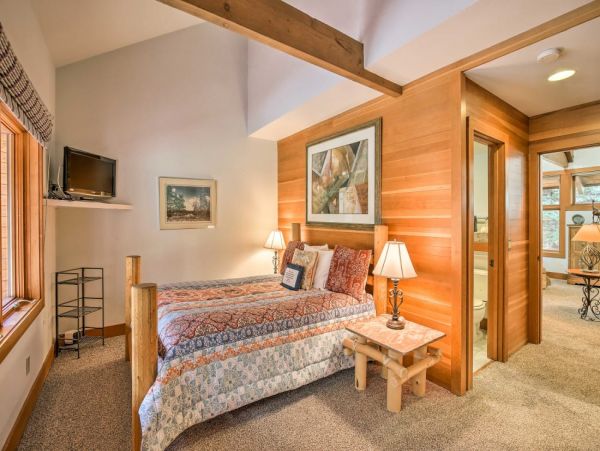Walk to Lifts Two Bedroom Vacation Home with Private Sauna