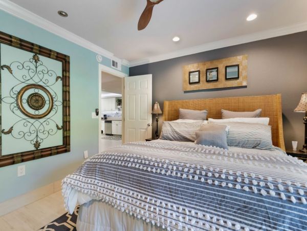 Fort Myers Vacation Rental Sleeps Two Guests Walk To Beach