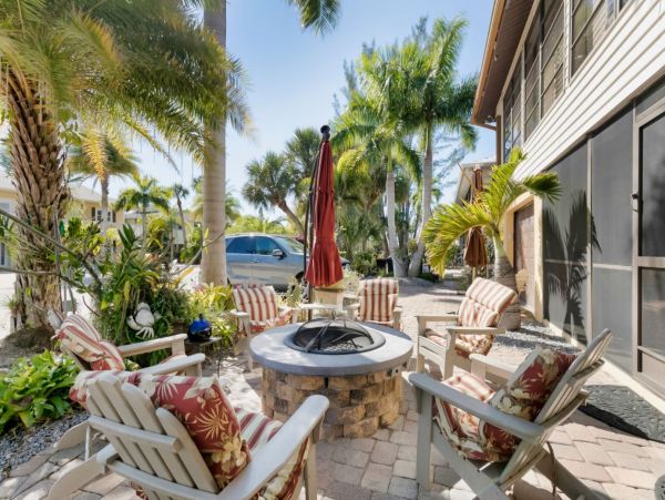 Fort Myers Vacation Rental Sleeps Two Guests Walk To Beach