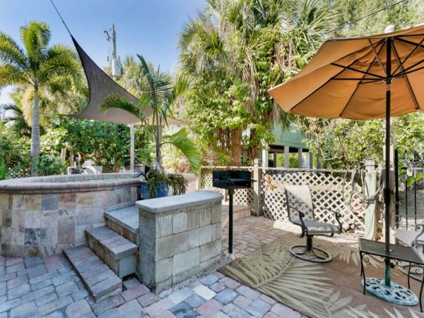 Fort Myers Vacation Rental Sleeps Two Guests Walk To Beach