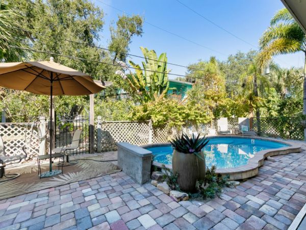 Fort Myers Vacation Rental Sleeps Two Guests Walk To Beach