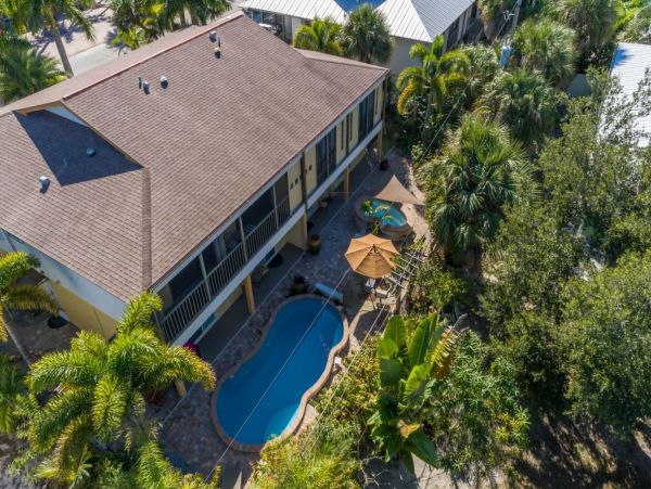 Fort Myers Vacation Rental Sleeps Two Guests Walk To Beach