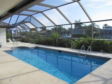 Canal Front 3 Bedrooms Home Sleeps 8 Guests in Marco Island