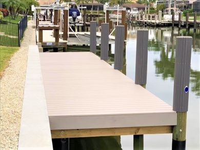 Canal Front 3 Bedrooms Home Sleeps 8 Guests in Marco Island