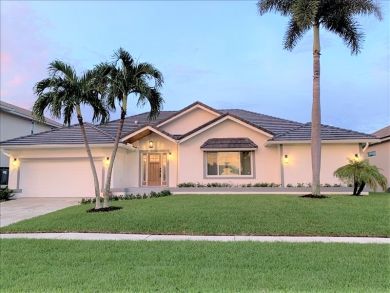 Canal Front 3 Bedrooms Home Sleeps 8 Guests in Marco Island