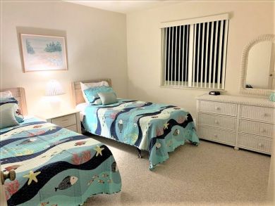 Canal Front 3 Bedrooms Home Sleeps 8 Guests in Marco Island