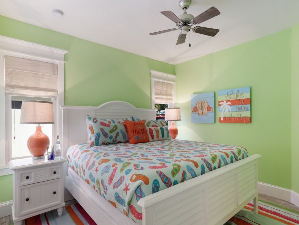 Holmes Beach Vacation Rental Sleeps Six Guests Walk to Beach