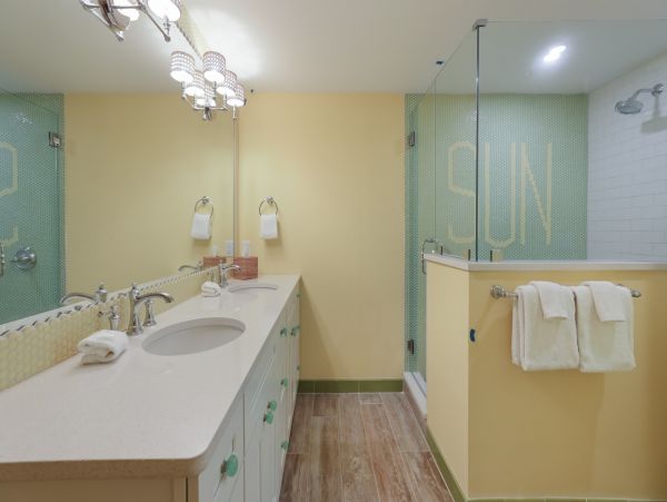 Holmes Beach Vacation Rental Sleeps Six Guests Walk to Beach