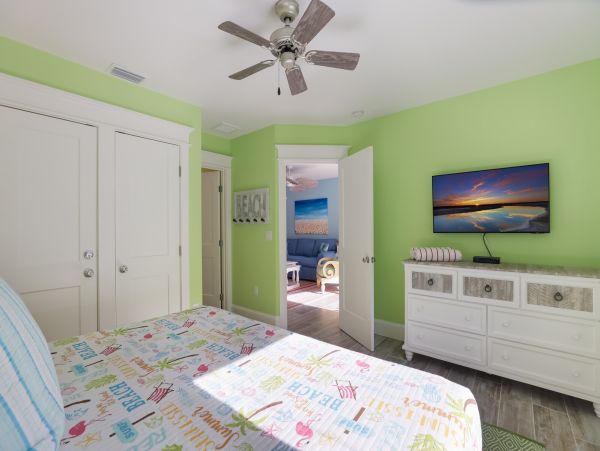 Holmes Beach Vacation Rental Sleeps Six Guests Walk to Beach