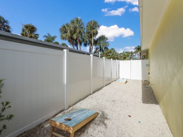 Holmes Beach Vacation Rental Sleeps Six Guests Walk to Beach