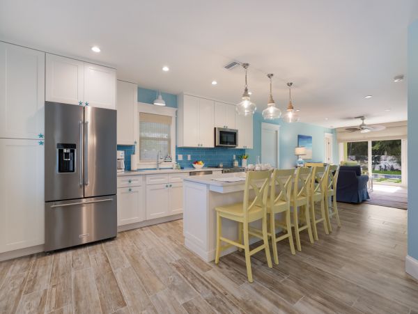 Holmes Beach Vacation Rental Sleeps Six Guests Walk to Beach