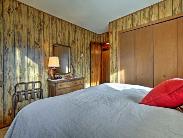 Nestled Just 1 Mile to Lift Cozy 3 Bedroom Home with Hot Tub