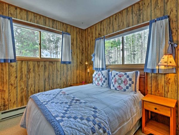 Nestled Just 1 Mile to Lift Cozy 3 Bedroom Home with Hot Tub