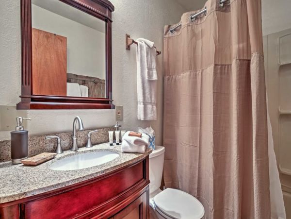 Nestled Just 1 Mile to Lift Cozy 3 Bedroom Home with Hot Tub