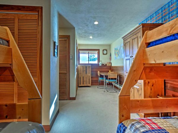 Nestled Just 1 Mile to Lift Cozy 3 Bedroom Home with Hot Tub