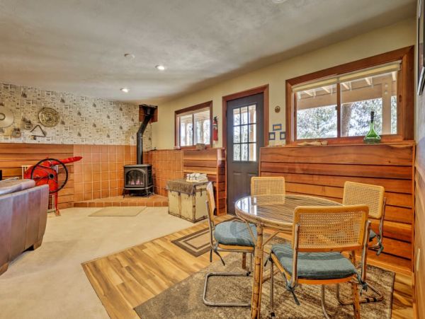 Nestled Just 1 Mile to Lift Cozy 3 Bedroom Home with Hot Tub