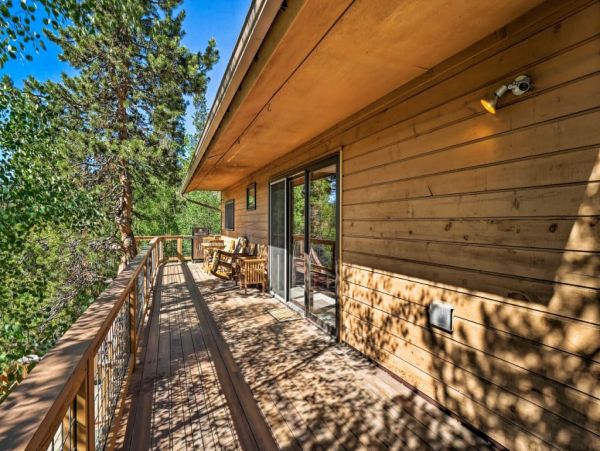Nestled Just 1 Mile to Lift Cozy 3 Bedroom Home with Hot Tub