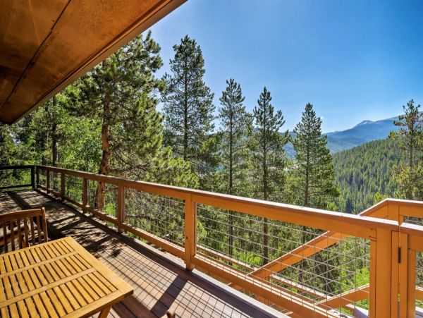 Nestled Just 1 Mile to Lift Cozy 3 Bedroom Home with Hot Tub