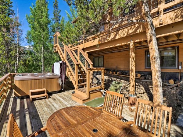 Nestled Just 1 Mile to Lift Cozy 3 Bedroom Home with Hot Tub