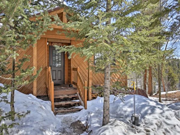 Nestled Just 1 Mile to Lift Cozy 3 Bedroom Home with Hot Tub