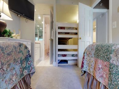 Vail Vacation Condo Sleeps Six Guests - additional view, photo 5