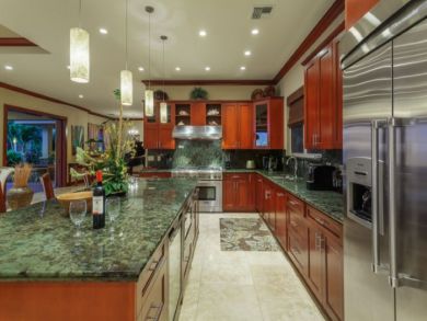 Luxury West Side  Vacation Home Sleeps Eight Guests