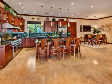 Luxury West Side  Vacation Home Sleeps Eight Guests