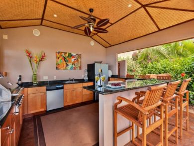Luxury West Side  Vacation Home Sleeps Eight Guests