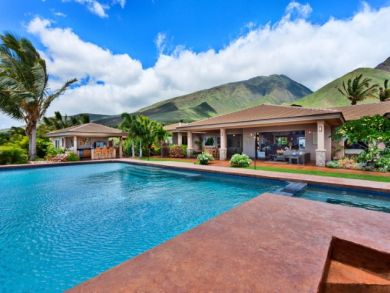 Luxury West Side  Vacation Home Sleeps Eight Guests