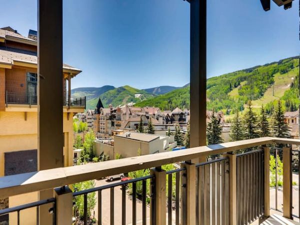 Luxury Lionshead Penthouse short walk to Gondola