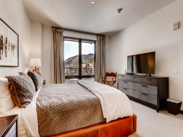Luxury Lionshead Penthouse short walk to Gondola