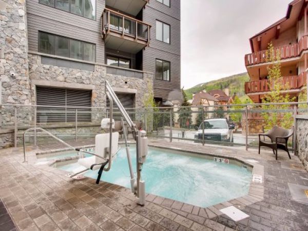 Luxury Lionshead Penthouse short walk to Gondola