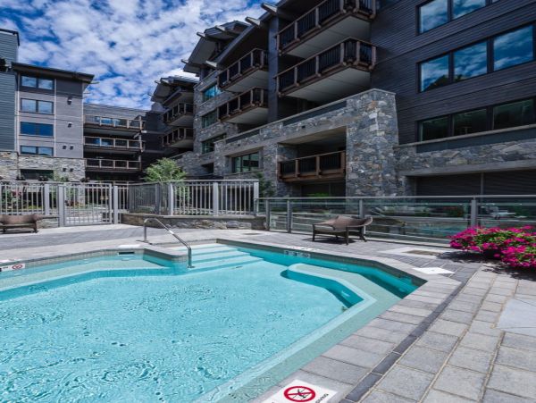 Luxury Lionshead Penthouse short walk to Gondola