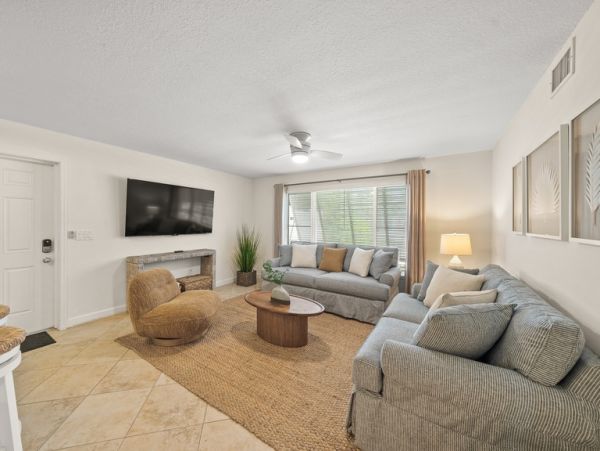 Chic Siesta Key Village Escape - Walk to Beach & Dining