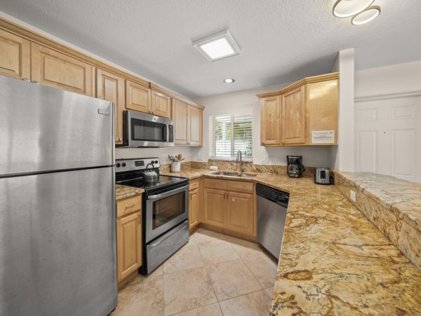 Chic Siesta Key Village Escape - Walk to Beach & Dining