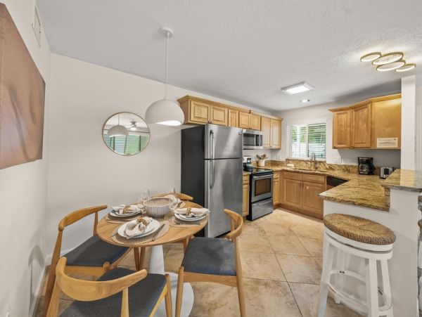 Chic Siesta Key Village Escape - Walk to Beach & Dining