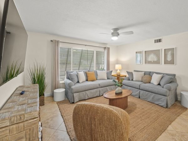 Chic Siesta Key Village Escape - Walk to Beach & Dining