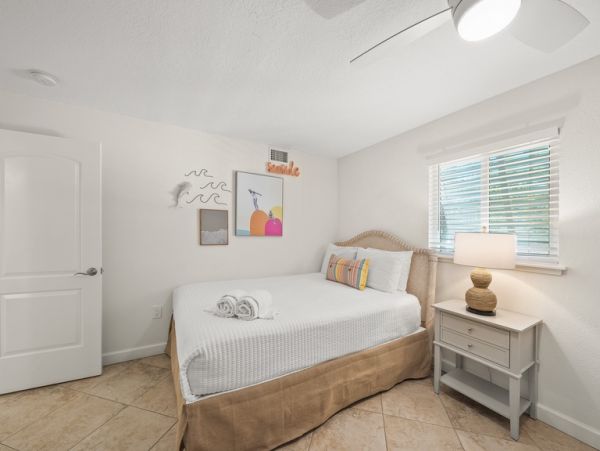 Chic Siesta Key Village Escape - Walk to Beach & Dining