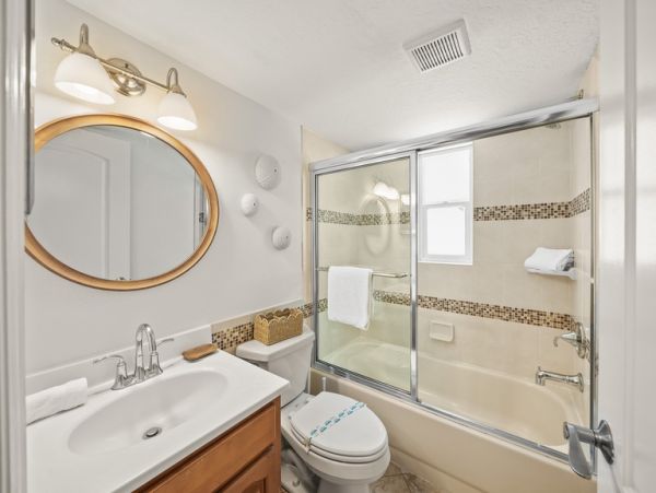 Chic Siesta Key Village Escape - Walk to Beach & Dining