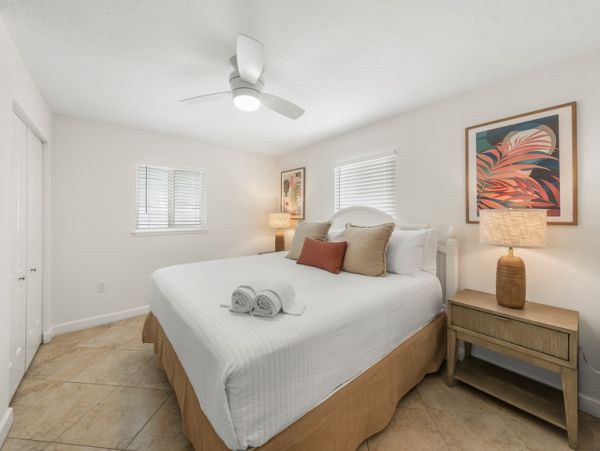 Chic Siesta Key Village Escape - Walk to Beach & Dining