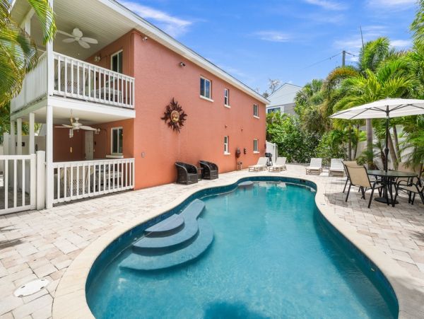 Chic Siesta Key Village Escape - Walk to Beach & Dining