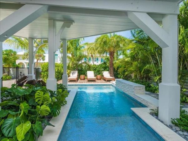 Luxury Anna Maria Vacation Home Sleeps Six Guests