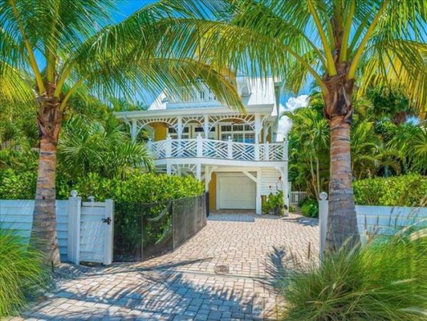 Luxury Anna Maria Vacation Home Sleeps Six Guests