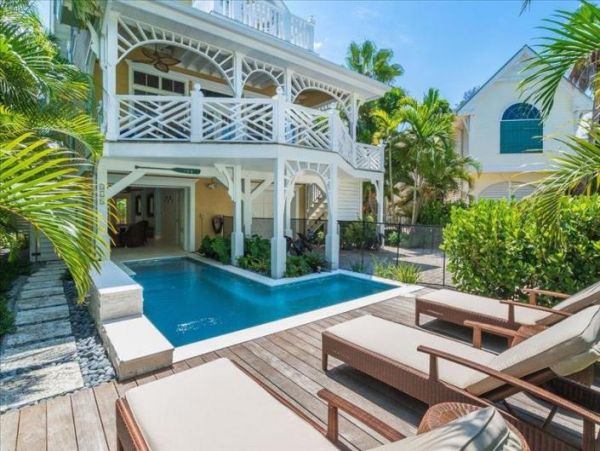 Luxury Anna Maria Vacation Home Sleeps Six Guests