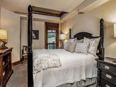 Avon Condo 925519