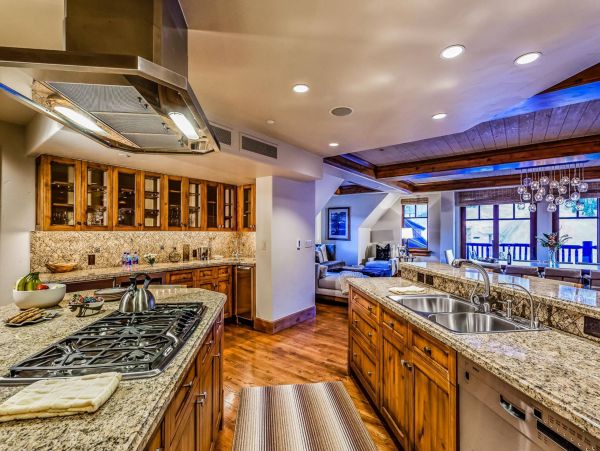 Luxury  Condo Four Bedroom Mountain Views