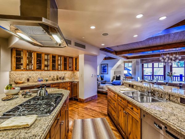 Luxury  Condo Four Bedroom Mountain Views