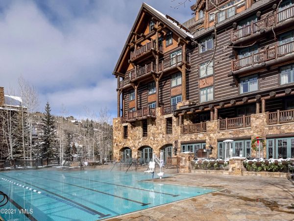 Luxury  Condo Four Bedroom Mountain Views