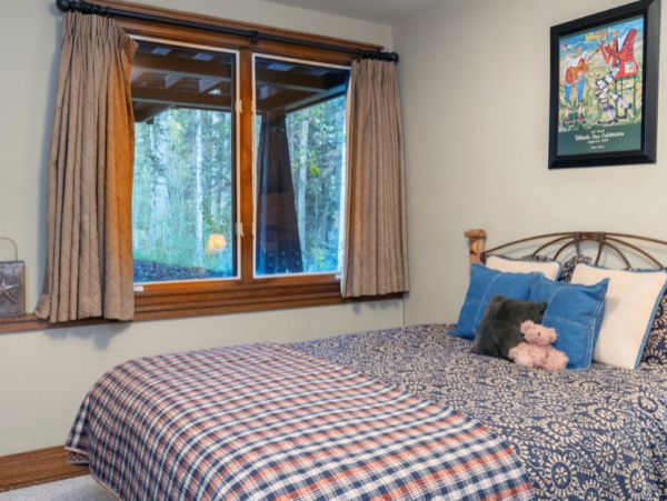 Mountain Village Walks to Ski Trail Five Bedroom Rental Home