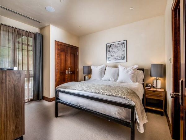 Luxury Vail Vacation Condo Sleeps Eight Guests